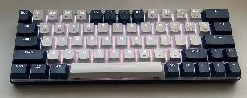 HUO JI cq63 keyboard with plain white LEDs